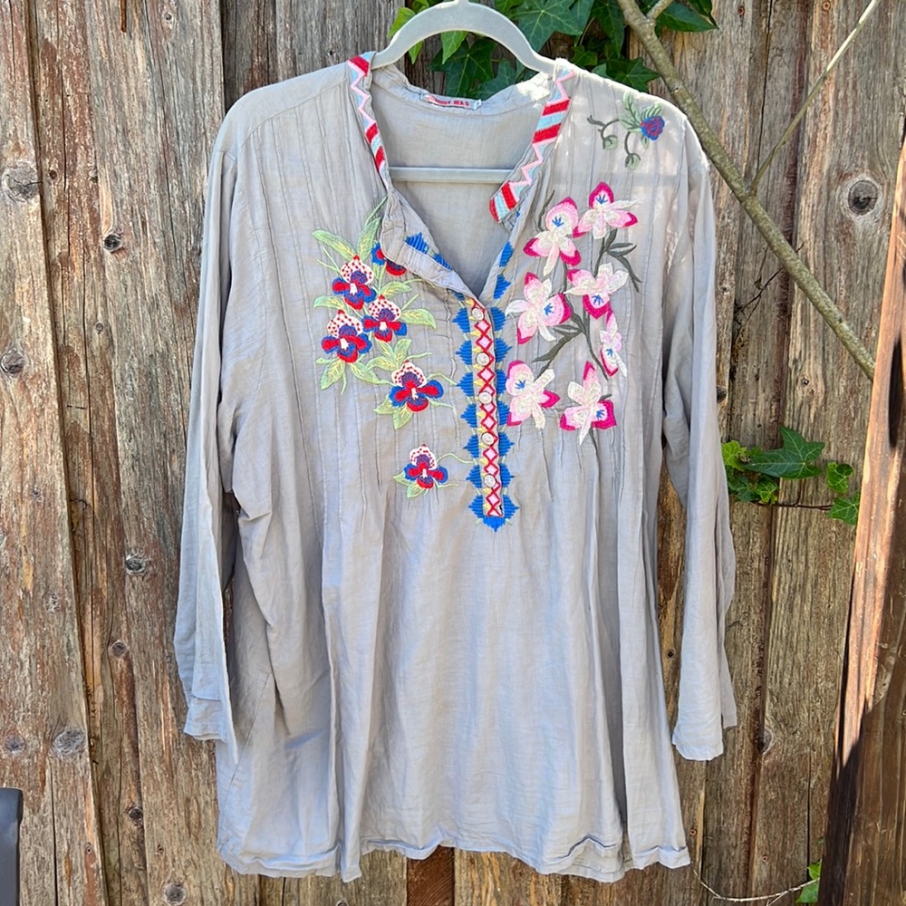 Johnny Was Gray Embroidered Floral Top